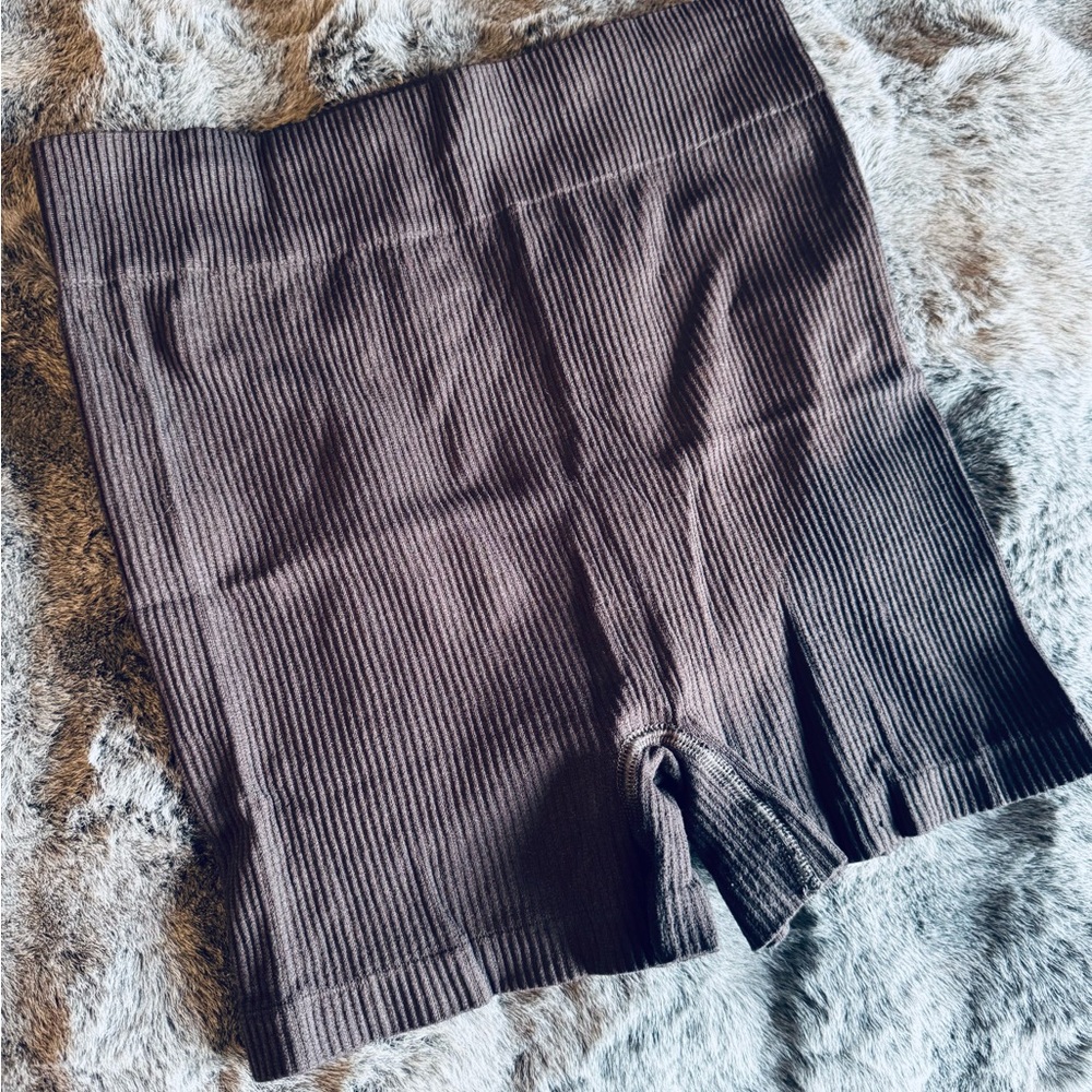 SKIMS Ribbed Seamless Shapewear Shorts — Large — Mid Thigh Brown Sculpt Lounge